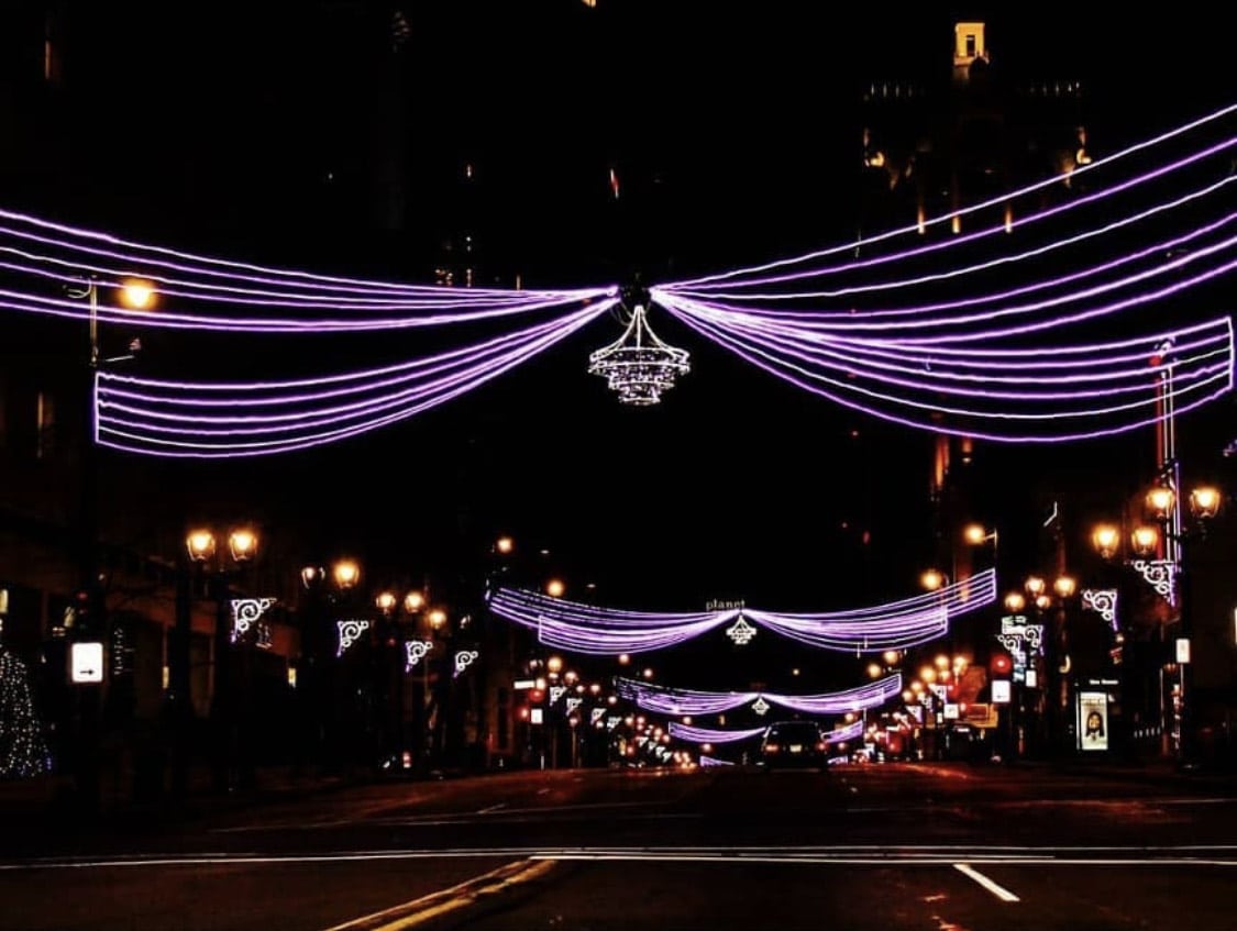 10 Must-See Holiday Lights In Downtown Milwaukee (2023) - Milwaukee ...