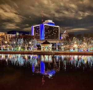 10 Must-See Holiday Lights In Downtown Milwaukee (2023) - Milwaukee ...