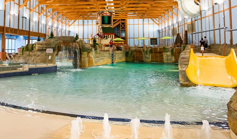 20 Hotels With Water Parks in Wisconsin (2022) - Milwaukee with Kids