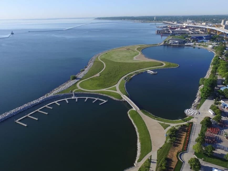 aerial view of Lakeshore State Park Milwaukee WIsconsin