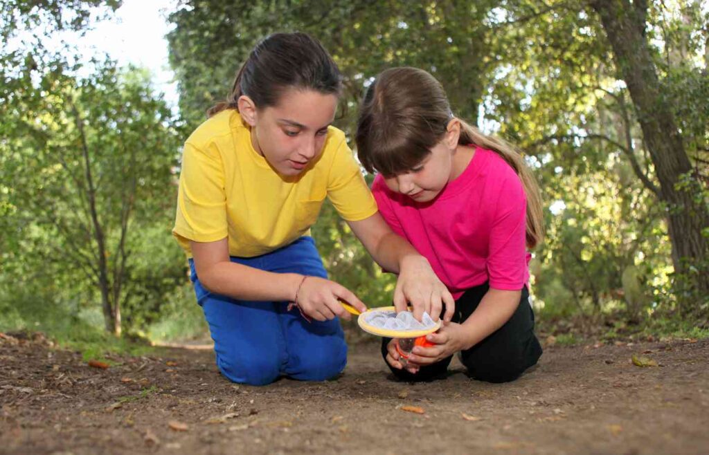 kids going on a bug hunt with magnifying glass