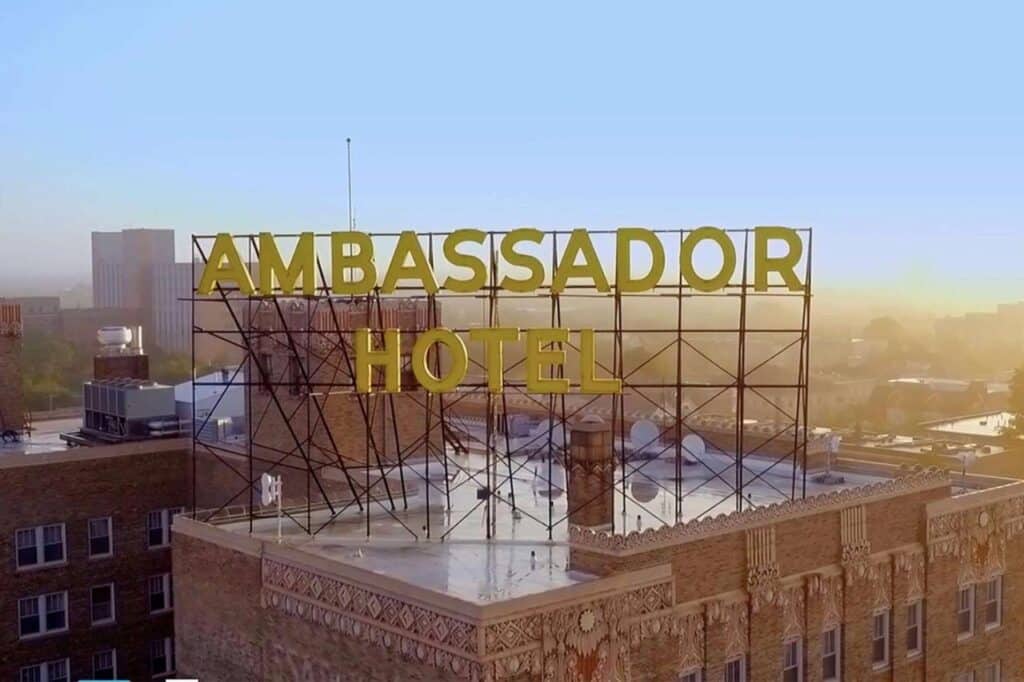 ambassador hotel milwaukee wisconsin