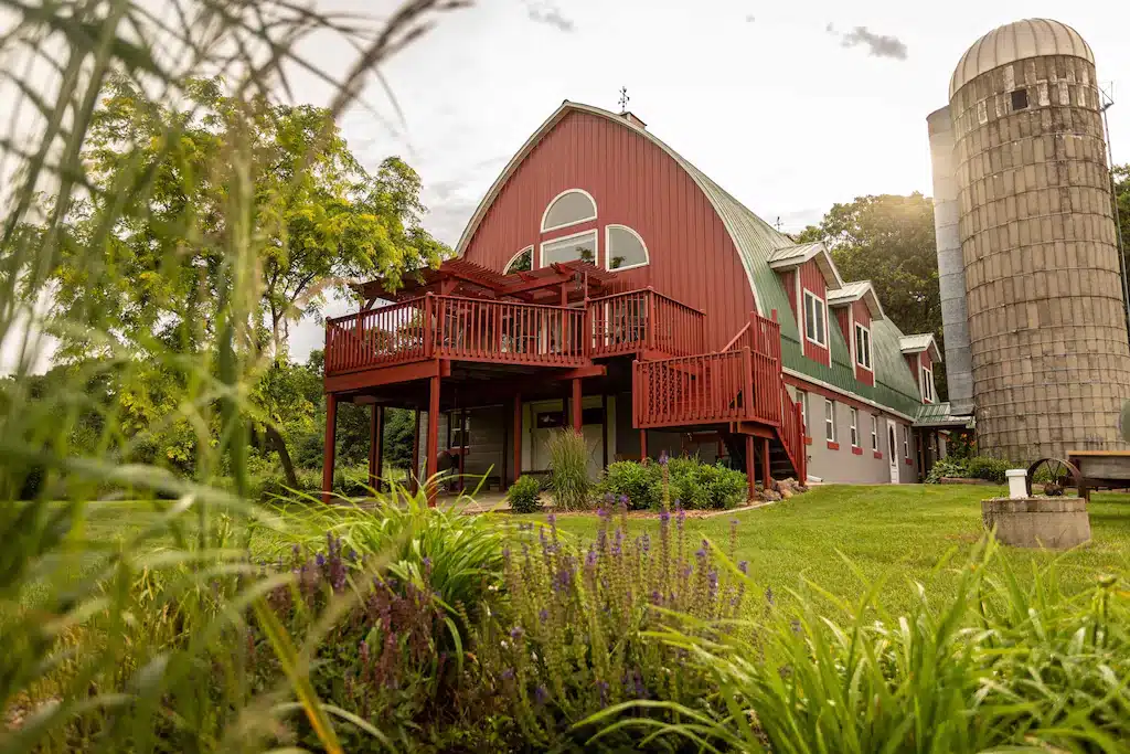 Red Barn in Wisconsin with silo where people can stay