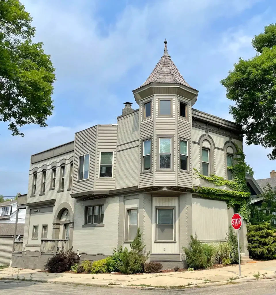 Schlitz Castle milwaukee wisconsin bay view neighborhood