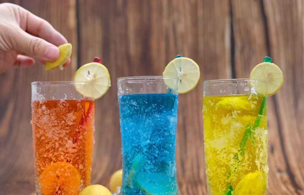 mocktails with lemon slices