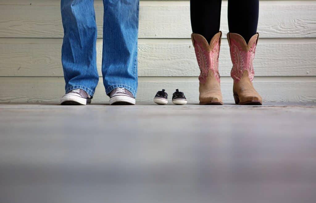 A mom and dad use baby shoes as a way to announce their new coming baby. 